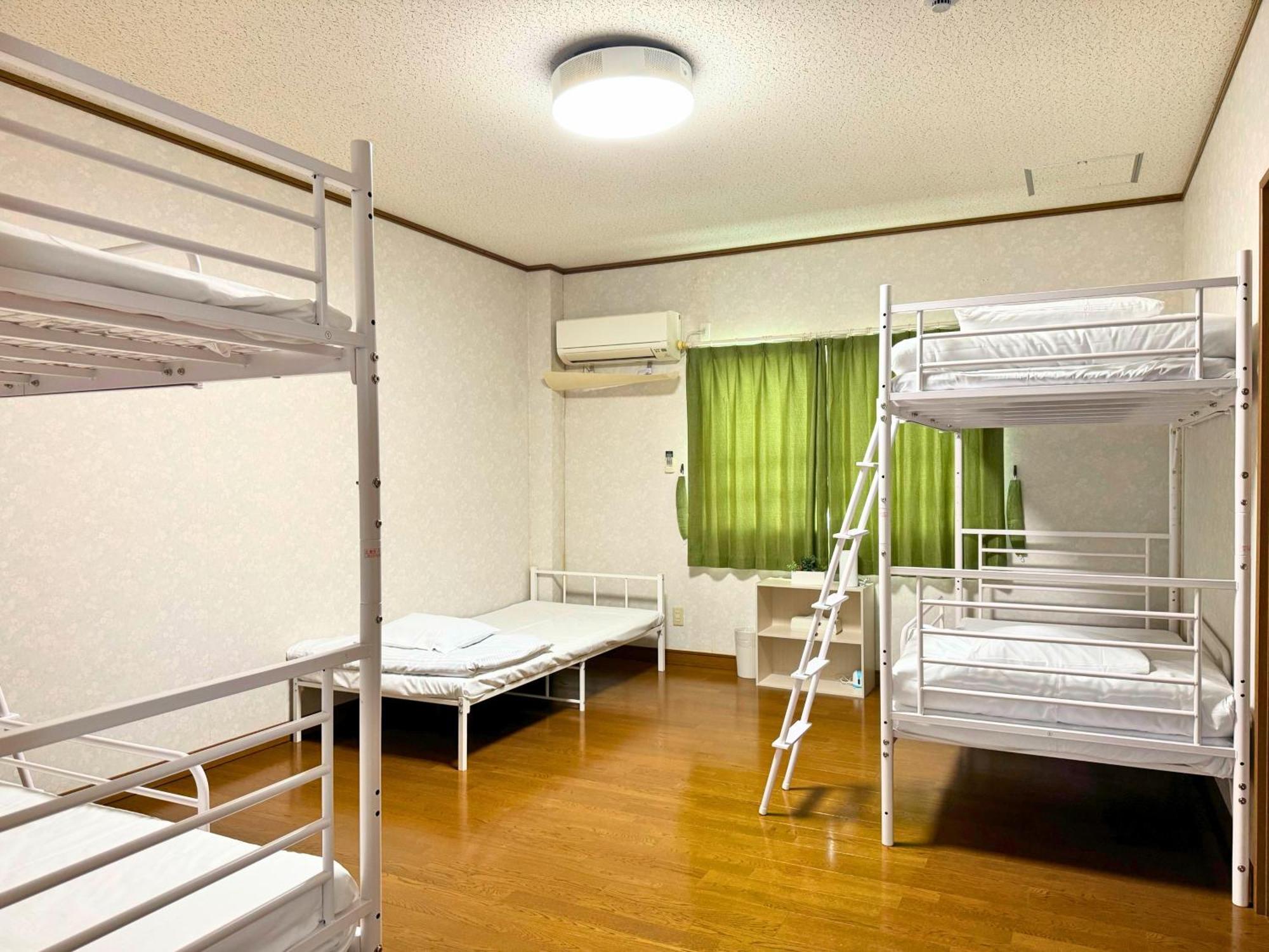 石垣島グループの宿 2216 にじいろ ユーグレナモール内 Ishigaki  Buitenkant foto